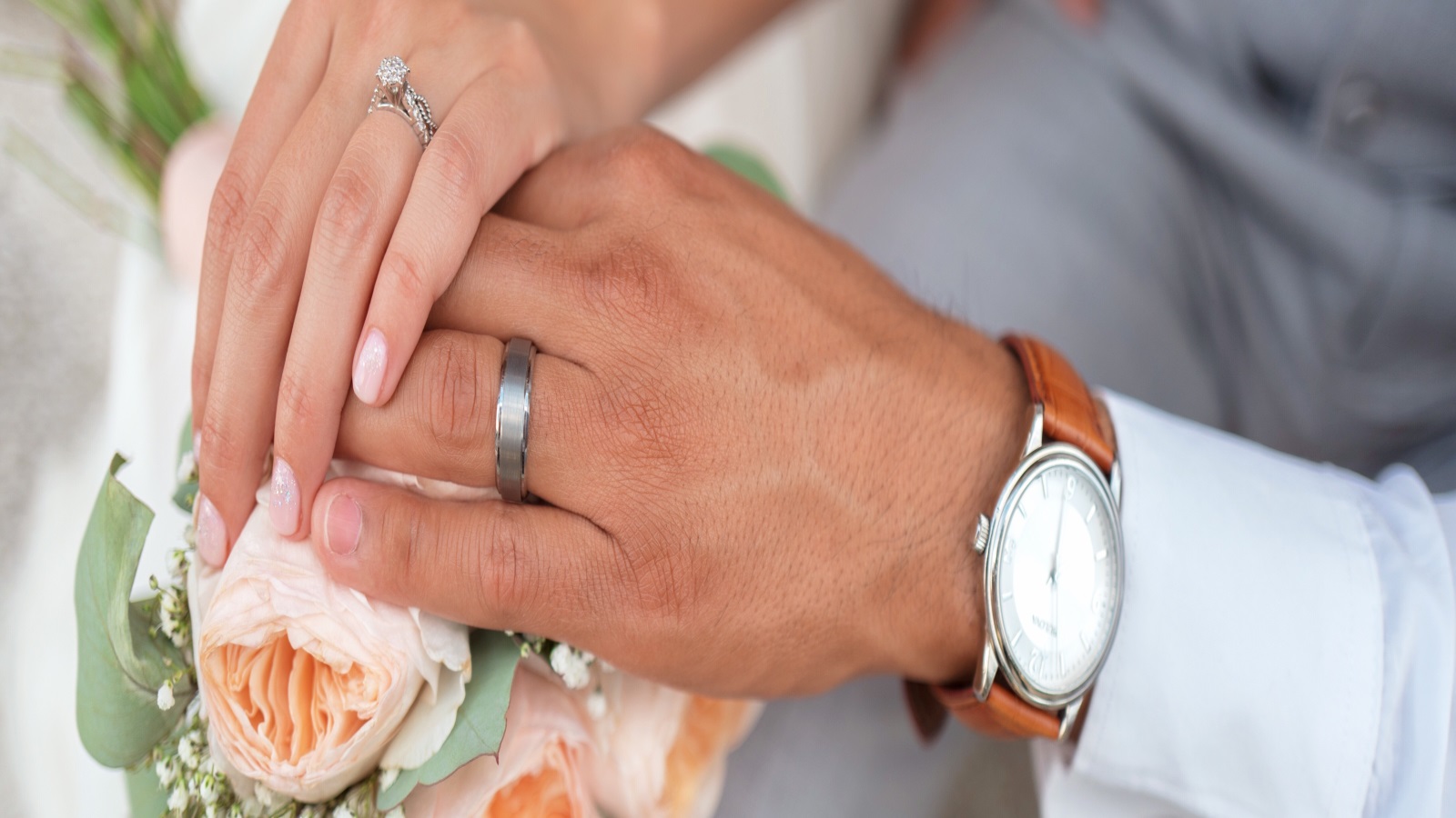 أنت بحاجة إلى شريك يرى في الحياة أكثر من مجرد اهتمام بالموضة والأزياء، مثقف، يشبع رغبتك في الحديث والنقاش عن المجتمع والناس والحياة والعلوم والسياسة، يساعدك على تعلم الكثير من الأشياء، يصنع منك إنسانا عظيما