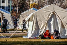 غازي عنتاب - أقامت المنظمات الإنسانية مئات الخيام لاستقبال المتضررين من الزلزل المدمر الذي ضرب جنوب تركيا والشمال السوري