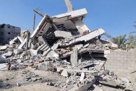 منزل الدكتور حسن النبيه والذي دمرته طائرة حربية إسرائيلية في الحرب على غزة 2023 (الجزيرة)