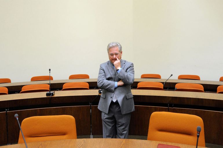 Former Siemens director Reinhard S. waits for his verdict at courtroom in Munich, southern Germany, on July 28, 2008. The court convicted him of corruption and gave him a two-year suspended sentence in its first ruling involving an executive at the scandal-hit industrial giant. AFP PHOTO DDP/JOERG KOCH GERMANY OUT (Photo credit should read JOERG KOCH/DDP/AFP via Getty Images)