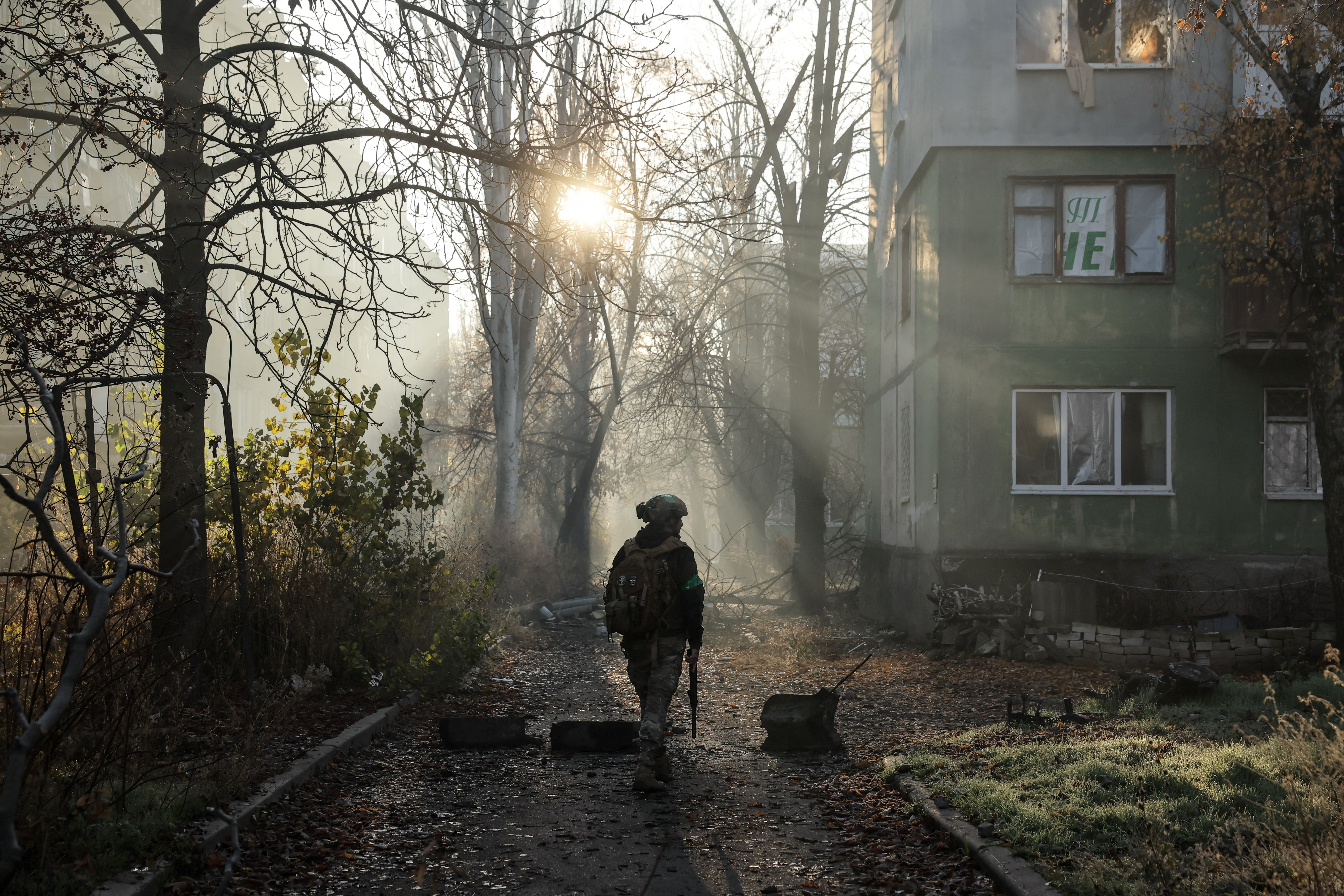 A Ukrainian serviceman walks near apartment buildings damaged by Russian military strike, amid Russia's attack on Ukraine, in the frontline town of Kostiantynivka in Donetsk region, Ukraine November 15, 2025. Oleg Petrasiuk/Press Service of the 24th King Danylo Separate Mechanized Brigade of the Ukrainian Armed Forces/Handout via REUTERS ATTENTION EDITORS - THIS IMAGE HAS BEEN SUPPLIED BY A THIRD PARTY.